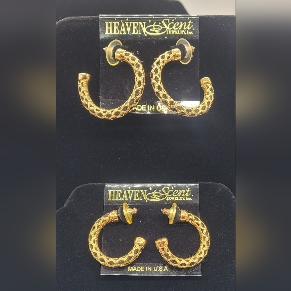 Heaven Scent Jewelry Collection Small and Medium Gold-tone Hoops (Reg Post)​​​